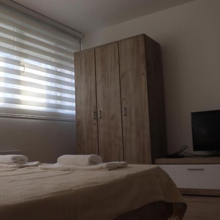 Appartamento Apartman Lena Banovo brdo Belgrado Esterno foto
