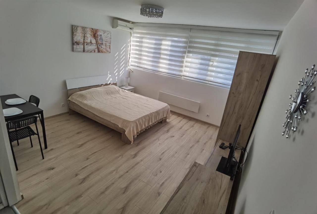 Appartamento Apartman Lena Banovo brdo Belgrado Esterno foto