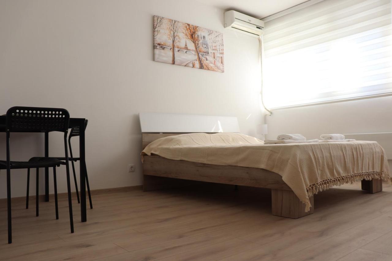 Appartamento Apartman Lena Banovo brdo Belgrado Esterno foto